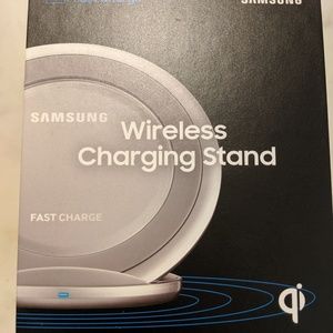 Wireless charging station